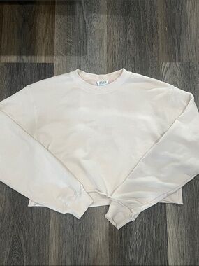 (24) Aritzia Airy Crewneck